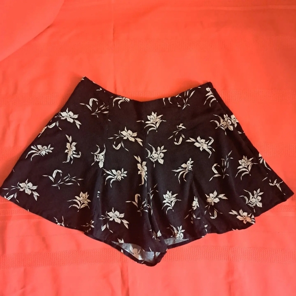 Floral Shorts - Picture 3 of 4